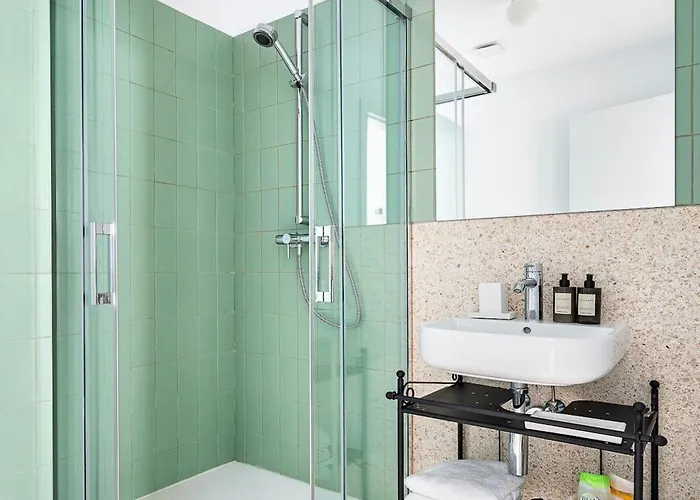 Urban Spaces 7 Victoriei New Building With Parking And Security * Bucareste